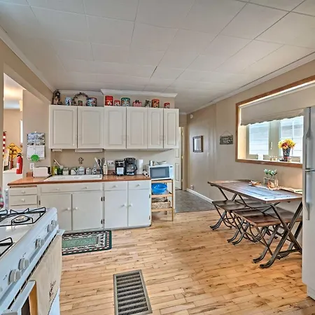 Cozy Cottage With Yard - Walk To Downtown Red Lodge!